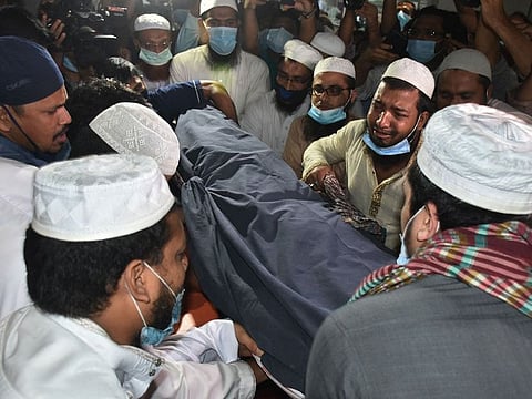 Activists of the Hefazat-e-Islam mourn around the dead body of their leader Junaid Babunagari, in Chittagong.