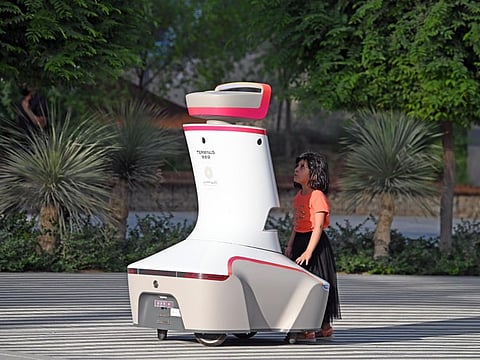 Child talking to robot at Expo 2020