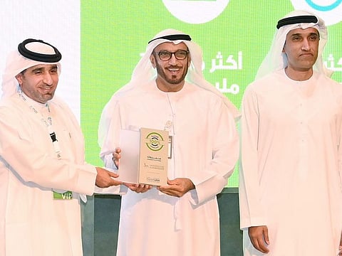 Lieutenant General Mohammed Ahmed Al Marri, Director-General, GDRFA-Dubai, receiving the paperless stamp from Dubai Digital Authority officials.