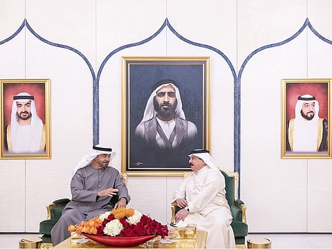 Sheikh Mohamed bin Zayed Al Nahyan  is received by King Hamad bin Isa Al Khalifa, King of Bahrain.