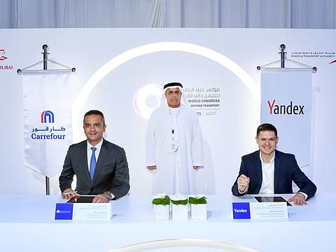 Mattar Al Tayer witnesses the agreement signing by Hani Weiss, Chief Executive Officer of Majid Al Futtaim Retail and Artem Fokin, Head of Business Development at Yandex Self-Driving Group.