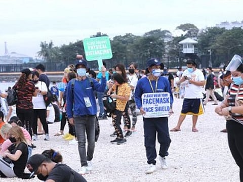 34% DROP IN NEW COVID-19 CASES: The average daily reported cases for the week of Nov. 23 to Nov. 29 is 896 or 34 percent lower than the recorded 1,353 cases from November 16 to 22. A scene in Manila Bay