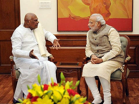 Prime Minister Narendra Modi tweeted this picture with former Andhra Pradesh Chief Minister K. Rosaiah to pay tributes to him on his death.