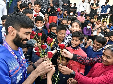 Kidambi Srikanth being greeted by children on his arrival at the Pullela Gopichand Badminton Academy in Hyderabad after winning the silver at World Championship on Tuesday.