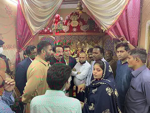 Sindh Minister for Minorities' Affairs, Giyanchand Israni, talks to protestors at Nayranpura Hindu Temple of Karachi.
