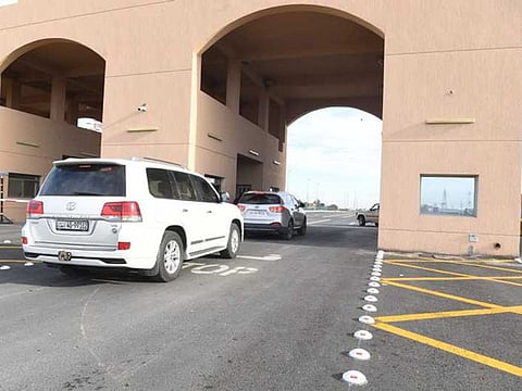 Traffic resumes at the Kuwait-Iraq border crossing.