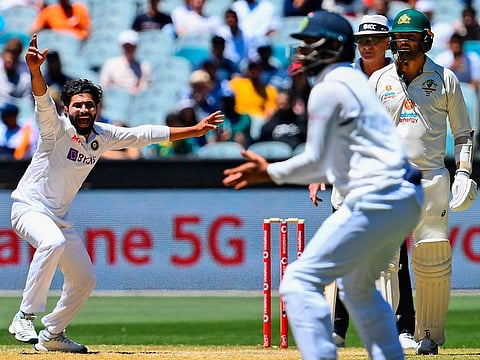 India's Ravindra Jadeja (L) appeals for a decision against Australia's Mitchell Starc on the fourth day of the second cricket Test at the MCG in Melbourne.