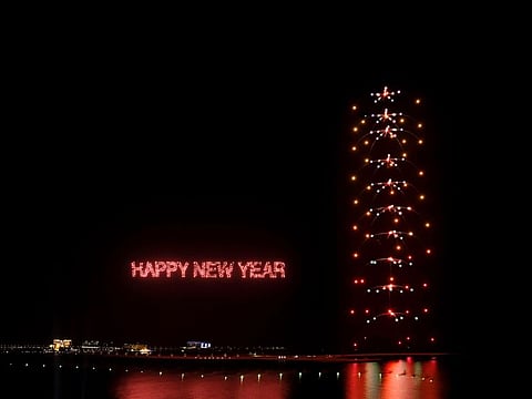 #RAKNYE 2020 fireworks display was conducted in a six-act sequence starting with the countdown just before midnight setting the stage for an ephemeral theatre of wonder, ushering in the New Year with a spectacular tower of lights at a height of 1,055.8 metres (over 1 km) taller than any building in the world. This was followed by the ‘Happy New Year’ message written in the sky with firework drones.