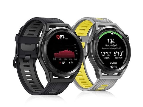 The sports smartwatch scientific fitness system, real-time heart rate monitoring, accurate track positioning, AI running coach, and boasts a 2-week battery life bolstered by the new HUAWEI Health Lab