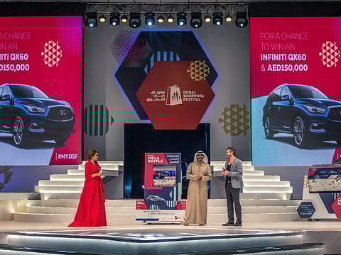 Abdulla Al Ameeri (centre) at a Global Village raffle draw.