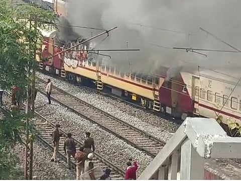 A large number of protesters, holding Tricolours assembled on the track in the Patna-Gaya railway section in the morning. When the Shramjeevi Express arrived, they initially pelted stones and then set some coaches on fire.