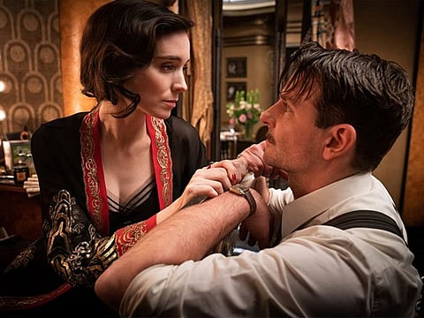 Bradley Cooper and Rooney Mara in Nightmare Alley (2021)