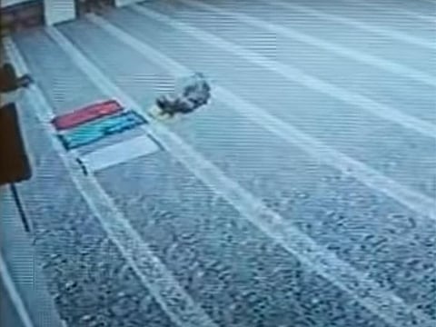 Lawyer Tariq Al Rashq dropped dead while he was performing Fajr prayers at Al Haj Awwad Al Nuaimat Mosque in the Jordanian capital.