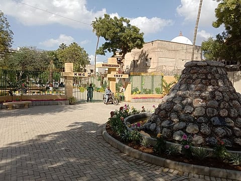 Situated on Dr Ziauddin Ahmed Road in Karachi’s business district, Burns Garden also houses the National Museum of Pakistan.