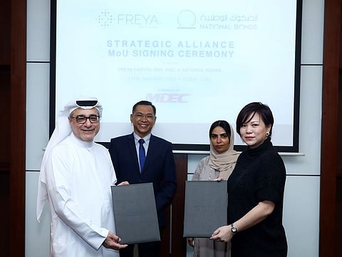 Mohammed Qasim Al Ali, Group CEO of National Bonds, and Amelia Tan, Founder and CEO of Freya Capital, after the signing of the Memorandum of Understanding with Encik Mahadhir Aziz, CEO of Malaysia Digital Economy Corporation and Rehab Lootah, Deputy Group CEO of National Bonds