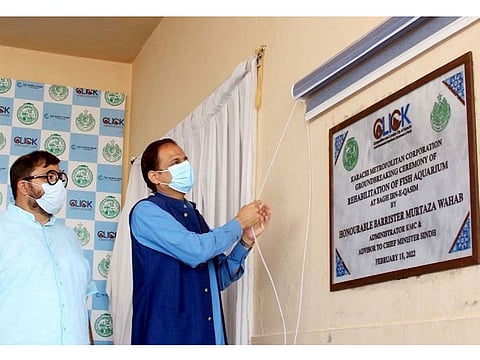 Karachi's Administrator, Barrister Murtaza Wahab, unveiling plaque to kick off the project to revive city's public aquarium in Clifton area.