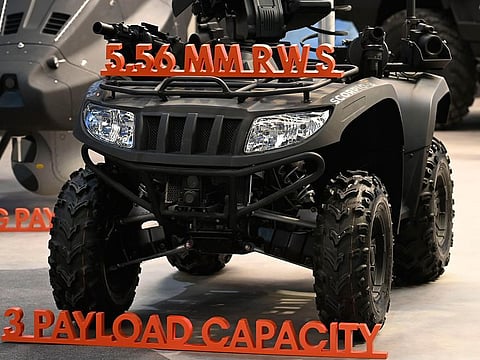 With a 30 degree slope gradient, 40kmph speed and track propulsion, the SCORPIO-B can easily access difficult terrains within cities and harsh environments.