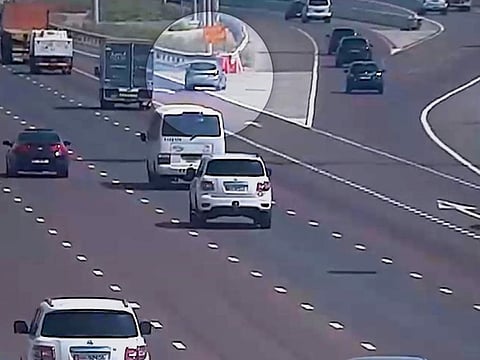 Abu Dhabi Police urges motorists to follow lane discipline to avoid fines.