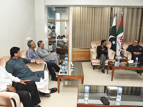 Sindh Governor Imran Ismail (right) holds talks with MQM Convener, Dr Khalid Maqbool Siddiqui, at latter's headquarters in Bahaduarabad area of Karachi.Pic source.