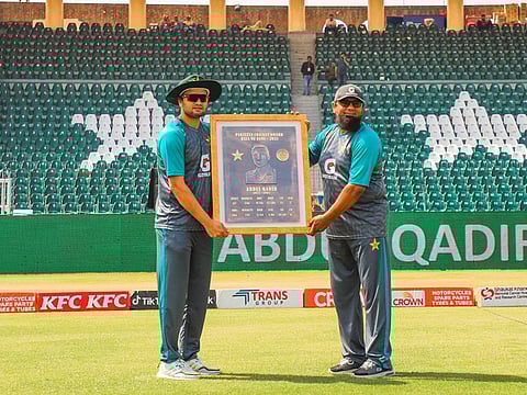 Saqlain Mushtaq (right) with Usman Qadir.