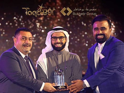 Salah Bukhatir, Chairman & CEO of the Bukhatir Group, presents representatives of Emitac Healthcare Solutions with the Employer of Choice for 2020 award, at the Taqdeer Awards Ceremony