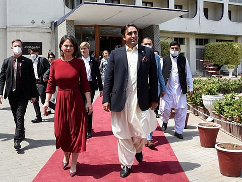 German Foreign Minister Annalena Baerbock walks with Pakistan's Foreign Minister Bilawal Bhutto Zardari upon her arrival at the Ministry of Foreign Affairs office in Islamabad, Pakistan June 7, 2022.
