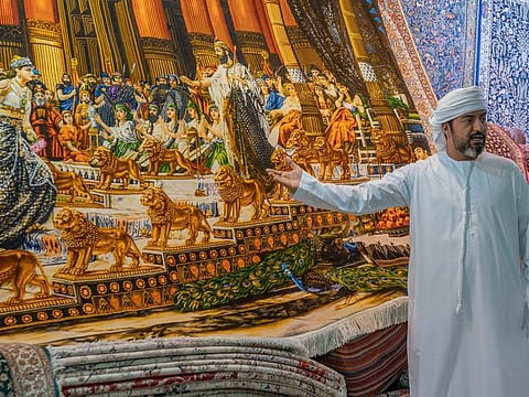 Many distinct and rare carpets are showcased at Central Souq. Some of them are in the form of paintings and wall carpets.