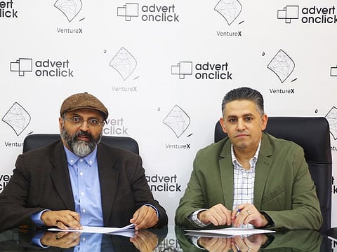 Yousef Hamidaddin, Managing Partner at VentureX, and Fahed Aldeeb, Founder and CEO of Advert on Click, sign MoU in the presence of a number of officials from both the companies