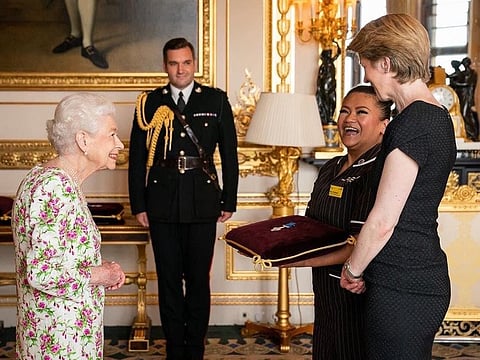 Filipina nurse May Parsons, a 17-year veteran nurse in the UK’s National Health Service (NHS), administered the vaccine to 90-year-old Margaret Keenan.