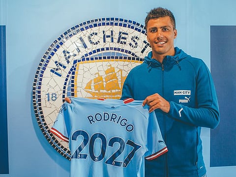 Man City midfielder Rodri has signed a new contract with the club until 2027.
