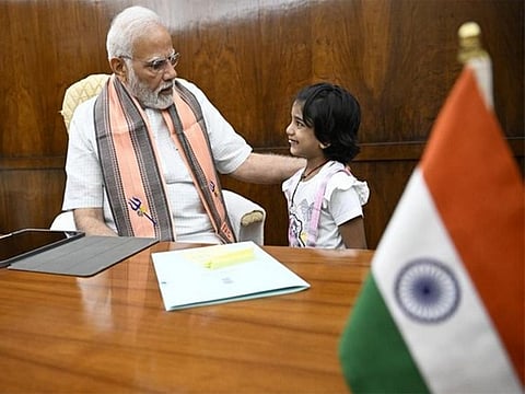 Prime Minister Modi rewarded BJP MP’s daughter, Aahana Firozia, with a chocolate.