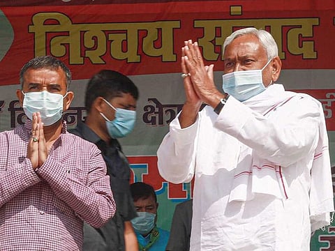 Around 4 pm, Kumar arrived at Raj Bhavan and met Governor Phagu Chauhan and apprised him of his decision to quit as the state chief minister.