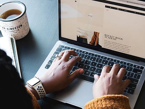 Does the non-compete clause apply to freelancers in the UAE?