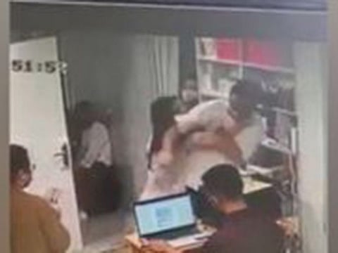 Milari attacking the doctor.