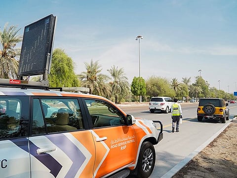 The service aims to increase road safety, reduce congestion, and improve traffic flow on Abu Dhabi’s roads, as well as reduce the financial losses incurred by accidents and congestion
