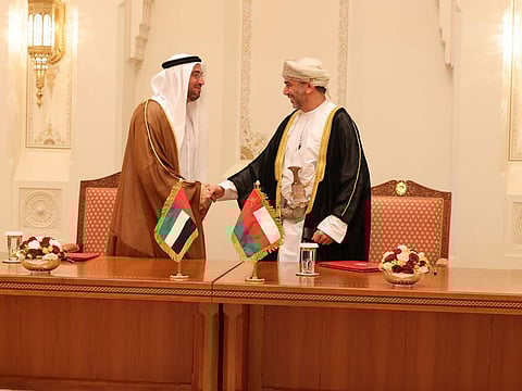 The agreement was signed by Shadi Malak, CEO of Etihad Rail, and Abdulrahman Salim Al Hatmi, Group CEO of ASYAD.