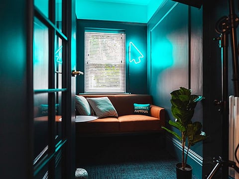 Neon signs a-flashin' ... in 1980s homes