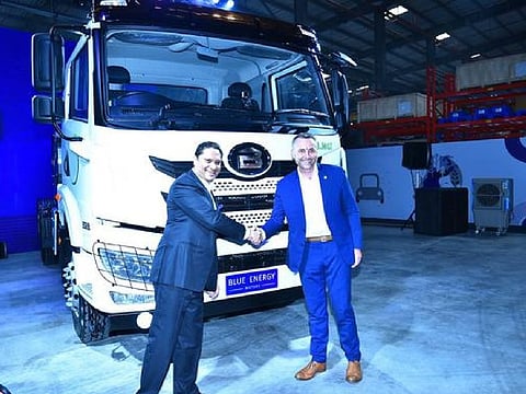 The Blue Energy Motors’ LNG truck comes with an engine from the IVECO group that produces 280 HP and 1000Nm torque.