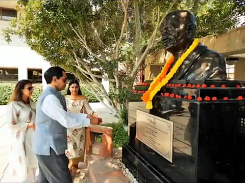 At the Indian Embassy in Abu Dhabi, Indian Ambassador to the UAE Sunjay Sudhir and his wife Vandana Sudhir paid floral tributes at Gandhi’s bust