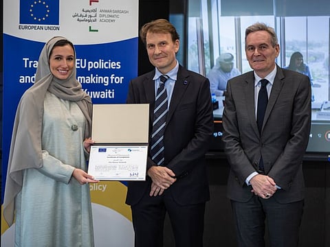 Fifteen Emirati and Kuwaiti diplomats participated in the training course organised by the European Union Delegation at the Anwar Gargash Diplomatic Academy in Abu Dhabi