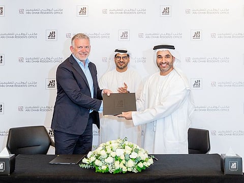 The two sides will launch joint activities to promote Golden Visas in Abu Dhabi and other initiatives related to attracting and retaining talents, which is driven by their mutual commitment to attracting skilled and talented individuals and retaining them.