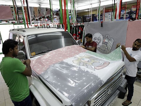 Police advise motorists that vehicle decoration is allowed only from November 28 to December 6.