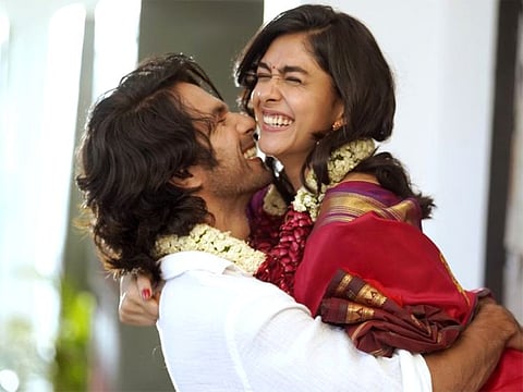 Mrunal Thakur and Shahid Kapoor in 'Jersey'