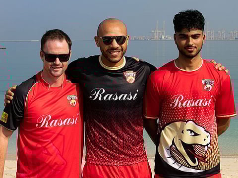 Desert Vipers skipper Colin Monro (left) with left-arm pacer Tymal Mills (centre) and UAE's Ali Nasser.