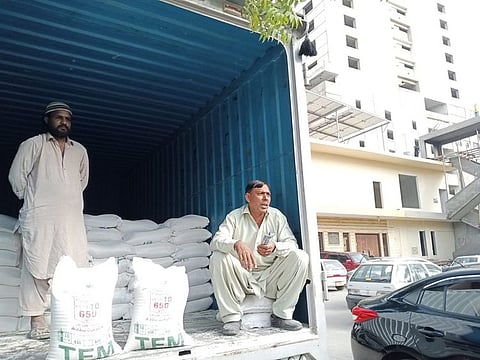 A trailer in Karachi providing wheat flour bags at discounted rate.