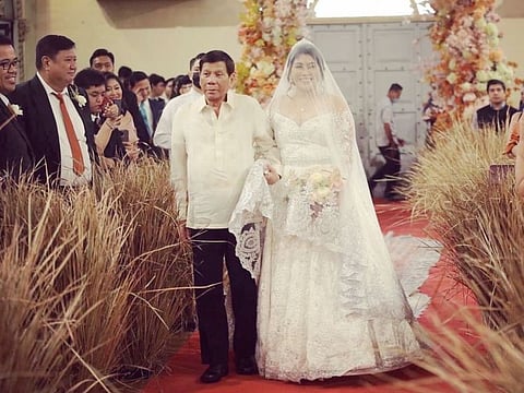 As per Filipino tradition, Philippines' ex-President Rodrigo Duterte, 77, clad in "Barong Tagalog" accompanied the bride, Annaliza, to the altar because her father, a close friend of "Tatay Digong", passed away. As per tradition, he handed the bride over to the groom during the "walk down the aisle", thus marking the start of the wedding ceremony.