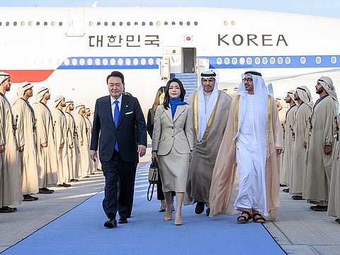 President Yoon (left) received by Sheikh Abdullah bin Zayed Al Nahyan (right), Minister of Foreign Affairs and International Cooperation
