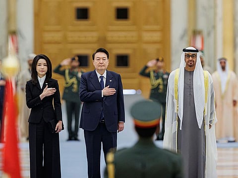 President His Highness Sheikh Mohamed bin Zayed Al Nahyan (right) with Yoon Suk Yeol (centre), President of the Republic of Korea, and First Lady Kim Keon-hee (left)