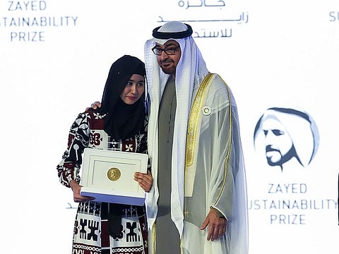 President His Highness Sheikh Mohamed bin Zayed Al Nahyan with a student from Kamil Muslim College (Fiji), which is one of the recipients of the Global High School award category in the latest 2023 edition of the Zayed Sustainability Prize