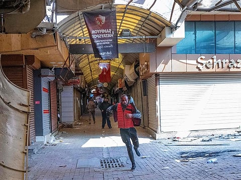 A man suspected to be thief runs away in the Antakia historical jewellery bazaar reportedly beaten by locals and police in Hatay.